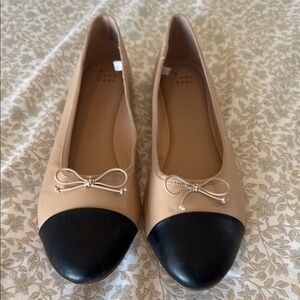 Classic Black and Tan Ballet Flats with Bow Detail
